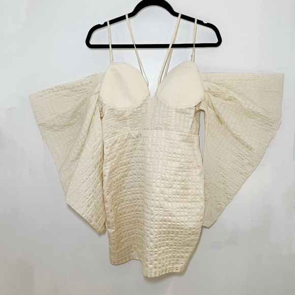 ASOS Dramatic Sleeve Dress - Picture 4 of 8